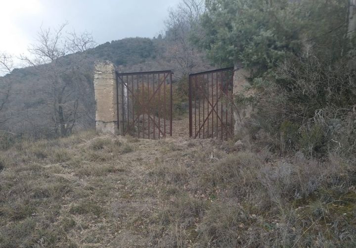 Puerta de acceso al monte