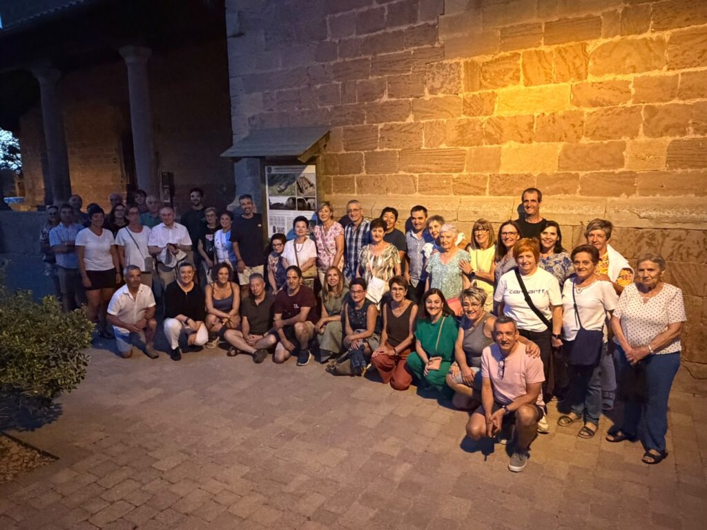 Grupo de personas asistentes a la inauguración y presentación del proyecto Torralba Medieval 3D
