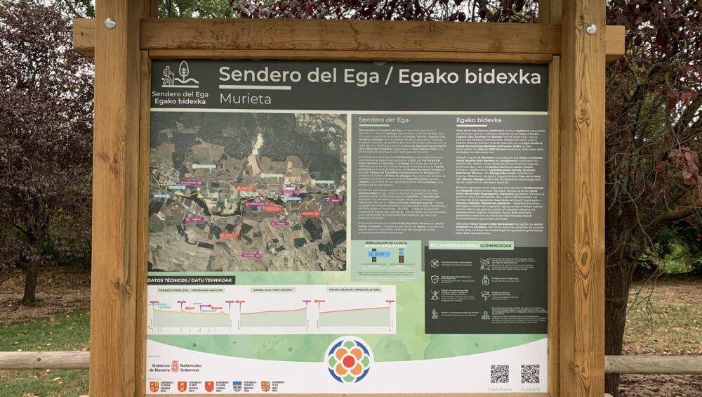 Panel informativo nuevo sendero del Ega en Tierra Estella