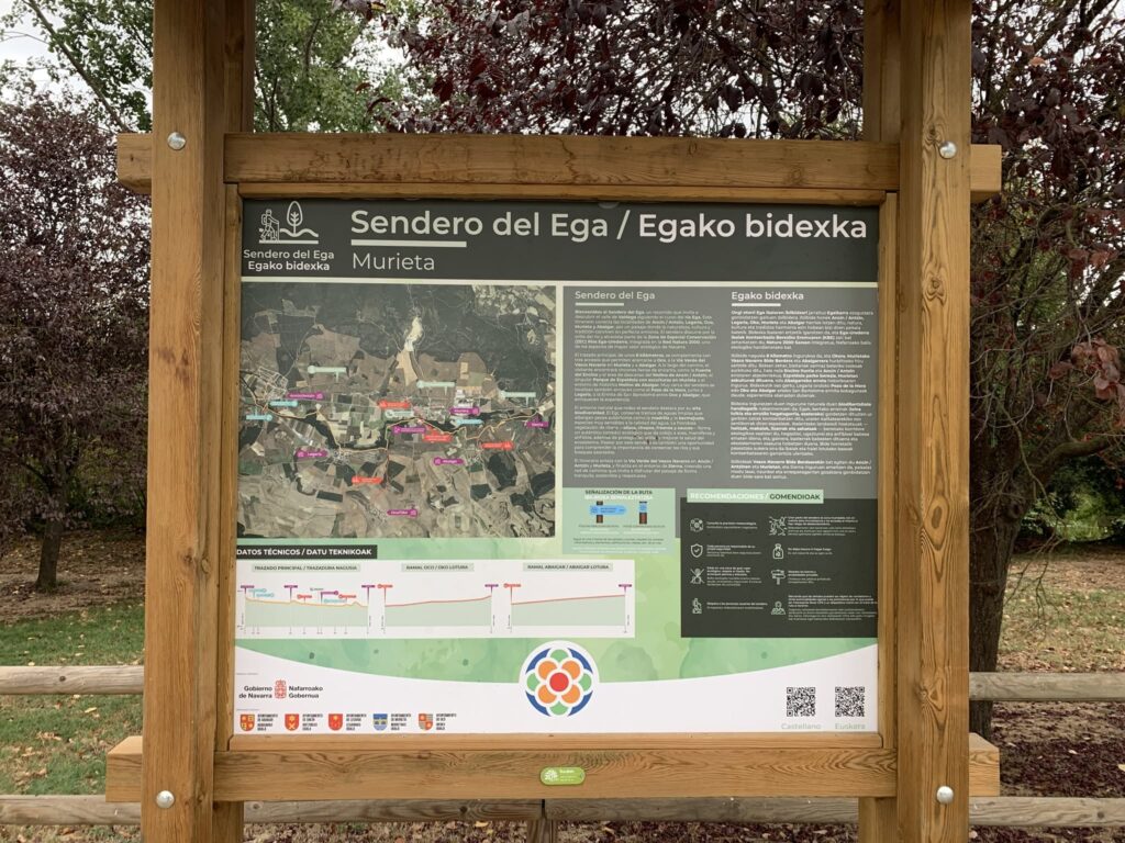 Panel informativo nuevo sendero del Ega en Tierra Estella